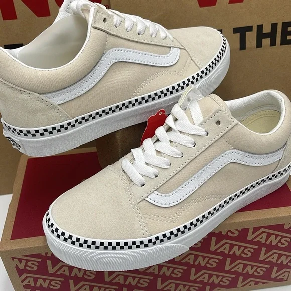 Vans WMNS Tan and White Sneakers Old Skool
Checkerboard Foxing Turtl
VN0A7Q2JDJR - Picture 10 of 16